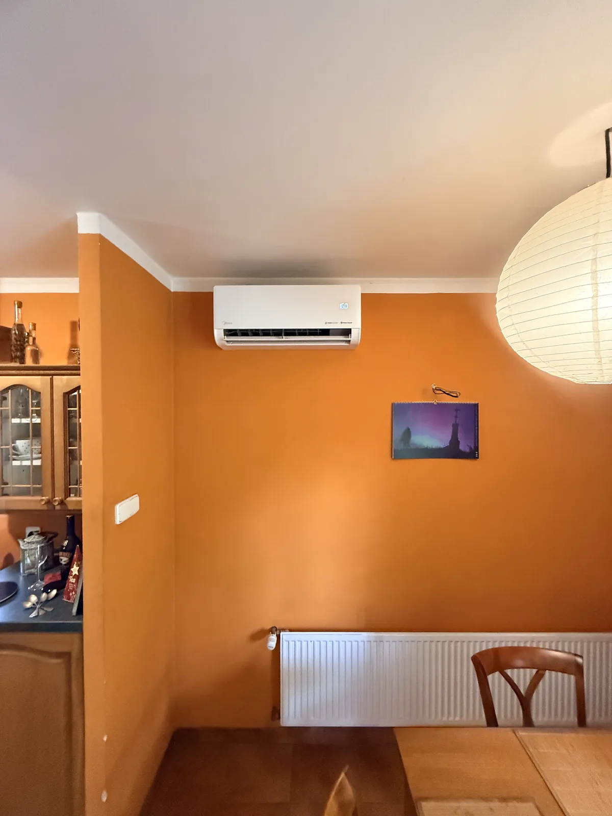 Vnitřní jednotka Midea Solstice v obýváku Starý Plzenec – TechnikMont, Radek Nejdl
