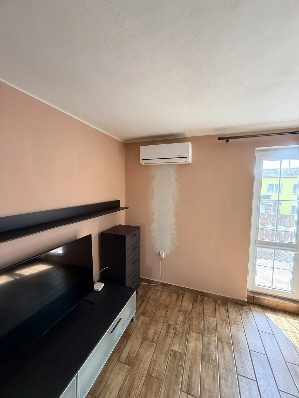 Detail montáže klimatizace Midea Solstice Stod – TechnikMont, Radek Nejdl