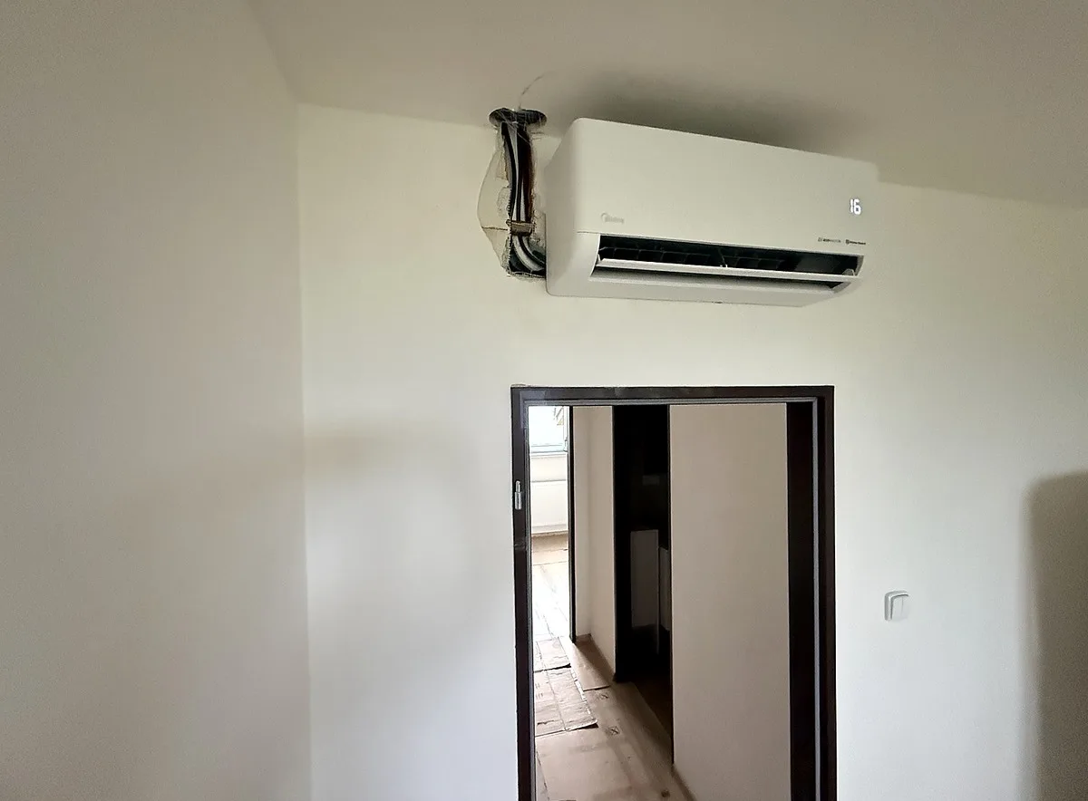 Venkovní jednotky Midea na novostavbě Spálené Poříčí – TechnikMont, Radek Nejdl