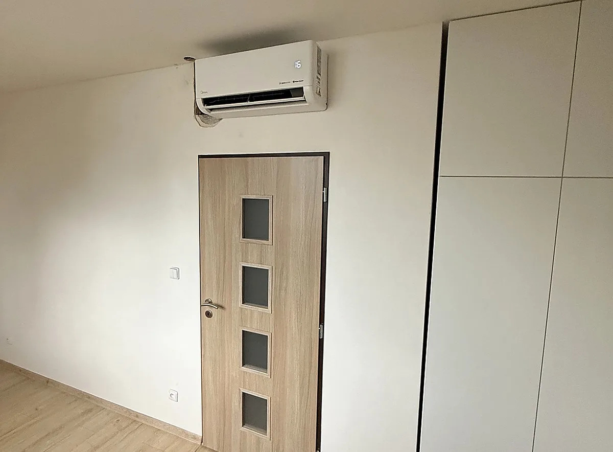 Dokončená montáž klimatizací Midea Spálené Poříčí – TechnikMont, Radek Nejdl