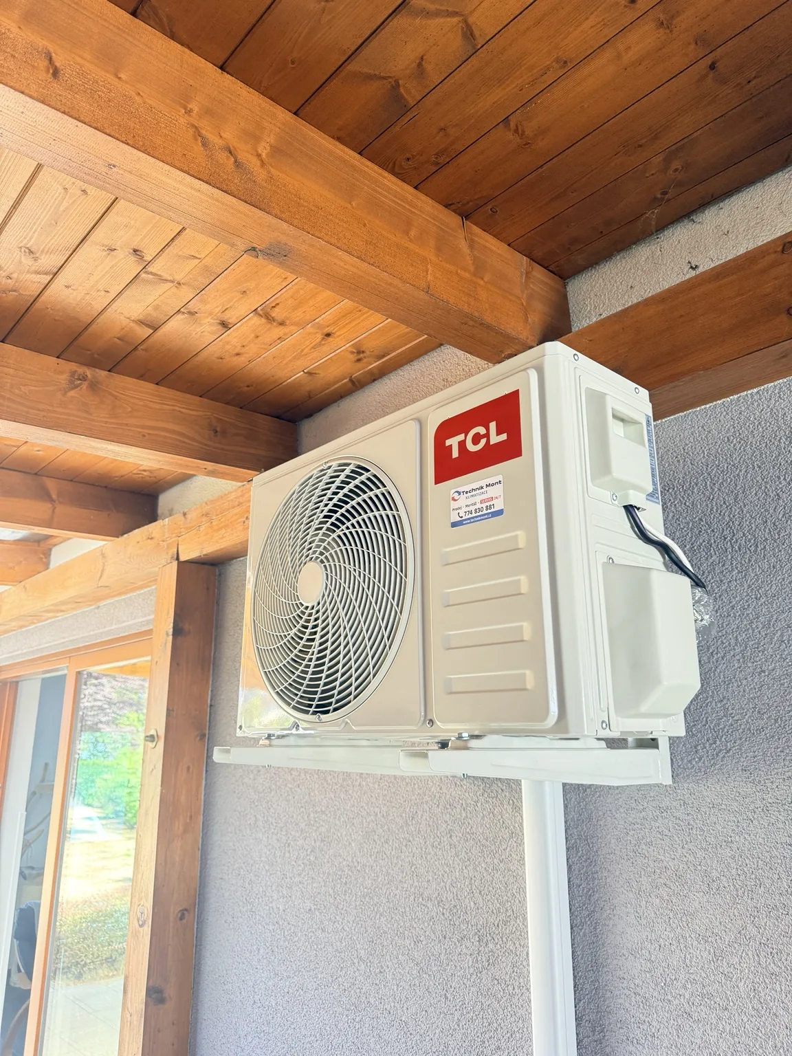 Klimatizace TCL v obývacím pokoji Příchovice – TechnikMont, Radek Nejdl
